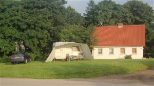 Vakantiehuisje op boerderijcamping Stokholm in Skaerum, Denemarken