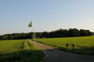 Ingang boerderijcamping Aan de Bosrand in Zevenhuizen, provincie Groningen.
