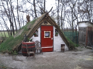 huisje op boerderijcamping Kara Chi in Hongarije, mini camping