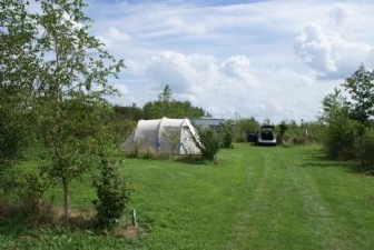 Ruime plaatsen op boerderijcamping Landgoed Geuzenbos in Mantinge, Drenthe