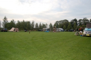 Het veld van mini camping Estella in Steenwijksmoer, boerencamping in Drenthe